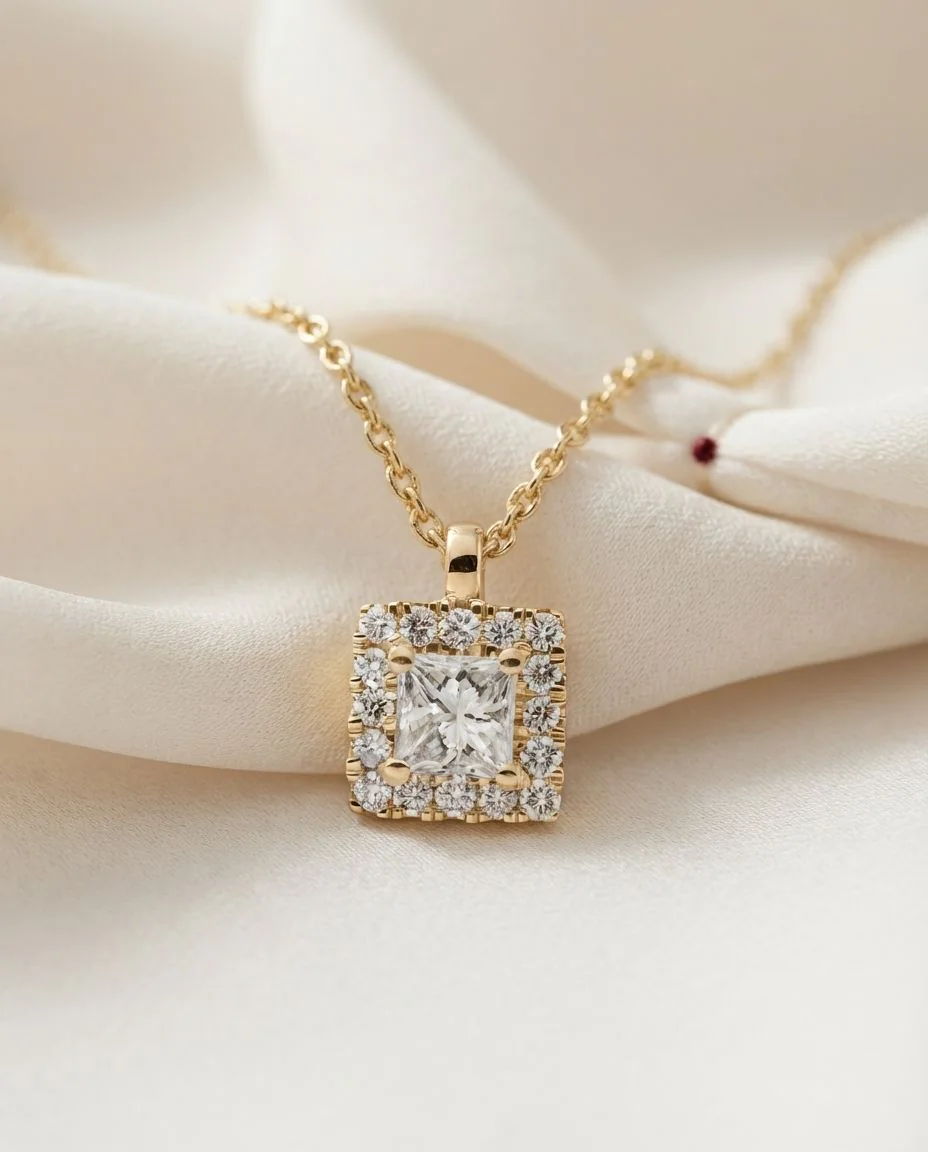 Collier 18 Karat Gelbgold, mit ZÖ 42 cm · drapiert