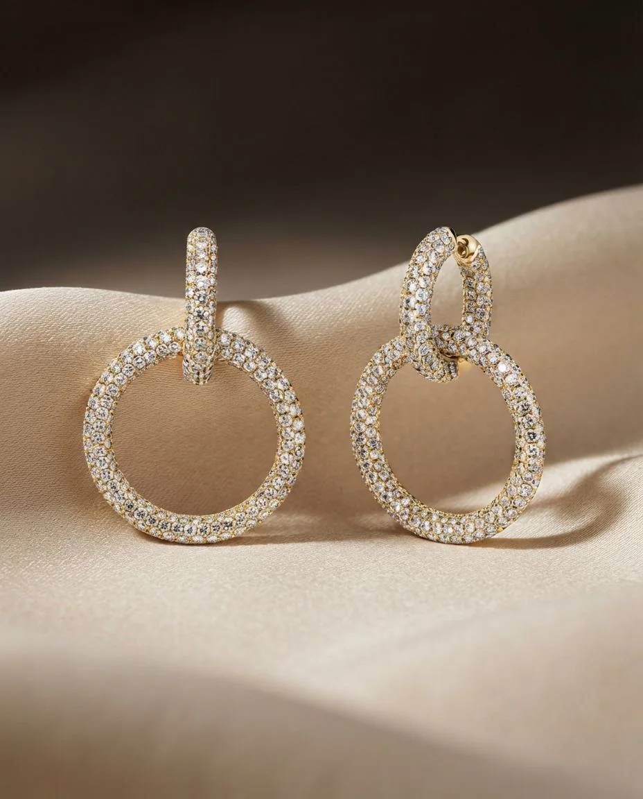 Ohrschmuck 18 Karat Gelbgold · drapiert
