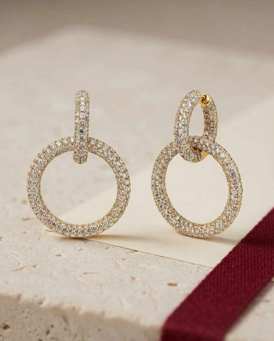 Ohrschmuck 18 Karat Gelbgold · drapiert