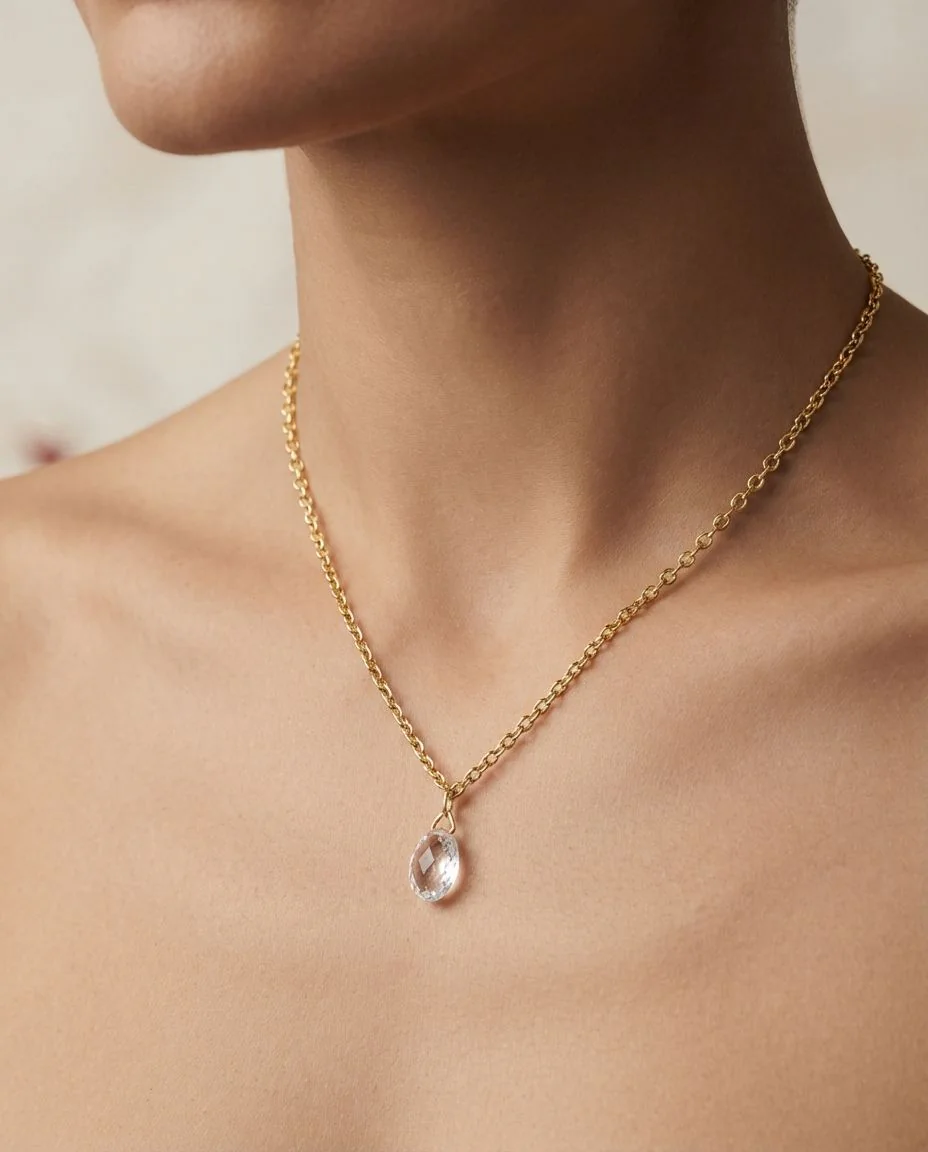 Collier 18 Karat Gelbgold, mit ZÖ 40 cm · getragen