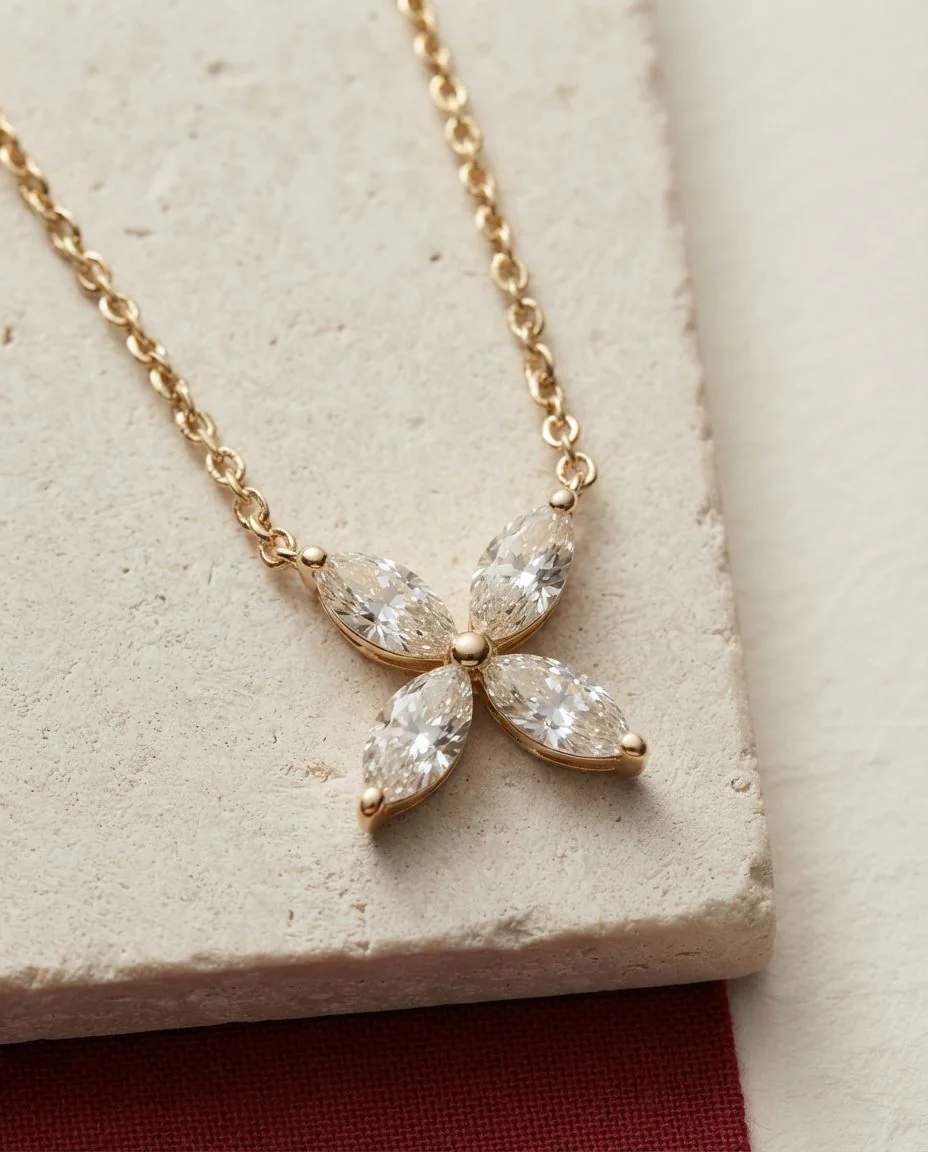 Collier 18 Karat Gelbgold · drapiert