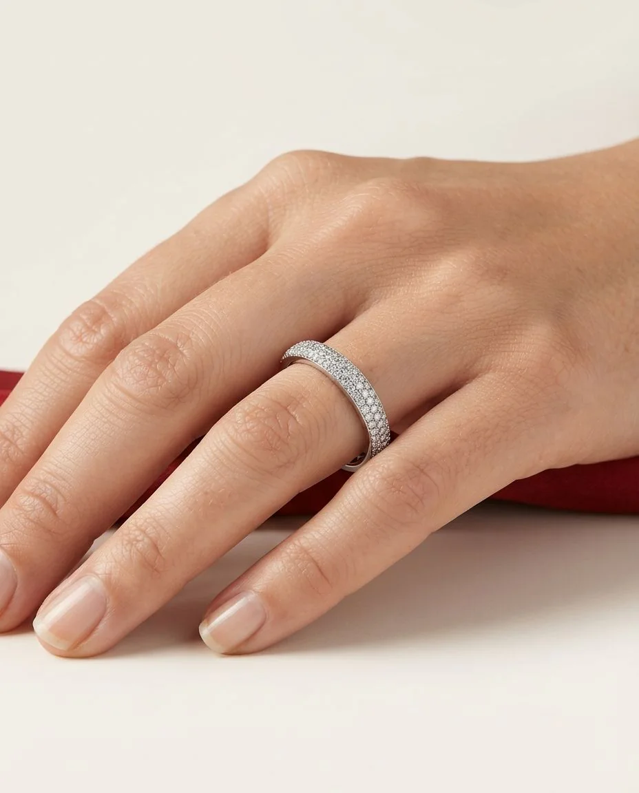 Ring 14 Karat Weißgold · getragen