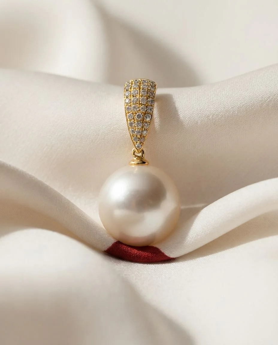 Anhänger 18 Karat Gelbgold · drapiert