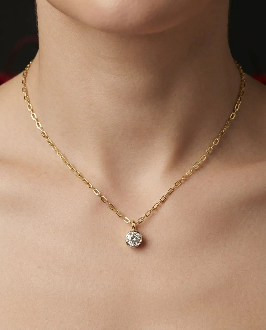 Collier 18 Karat Gelbgold · getragen