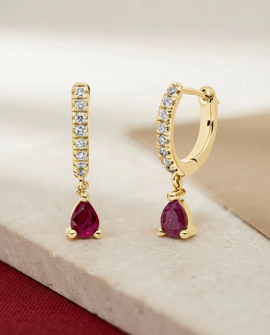 Ohrschmuck 18 Karat Gelbgold · drapiert