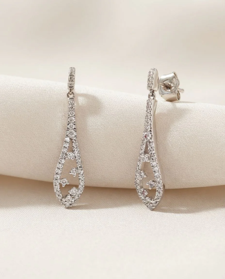Ohrschmuck 18 Karat Gelbgold · drapiert