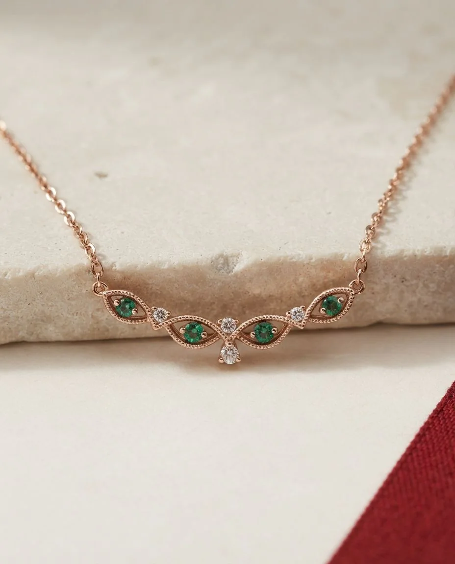Collier 18 Karat Roségold, mit ZÖ 42+43+44cm · drapiert