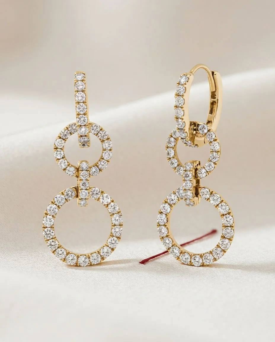 Ohrschmuck 18 Karat Gelbgold · drapiert