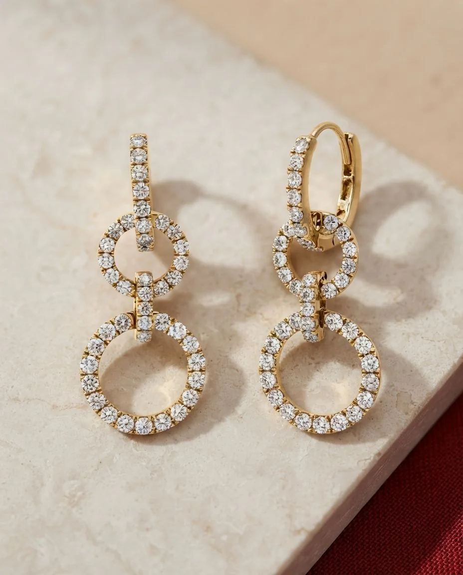 Ohrschmuck 18 Karat Gelbgold · drapiert