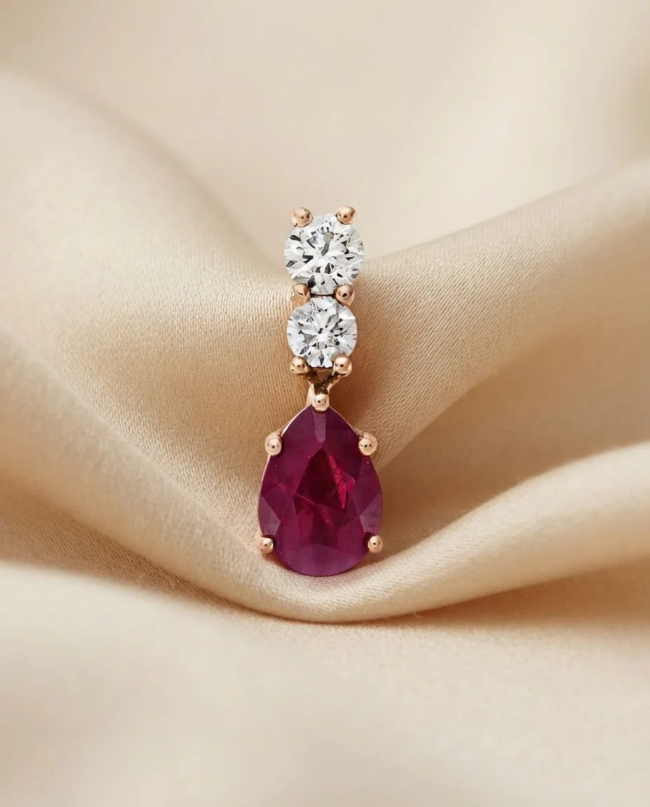 Anhänger 18 Karat Roségold, mit Öse · drapiert