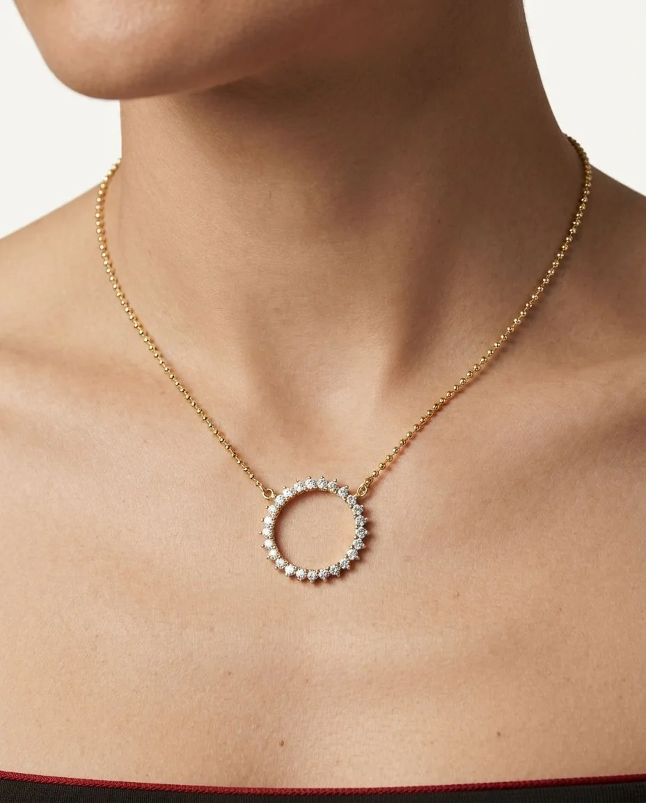 Collier 18 Karat Gelbgold · getragen