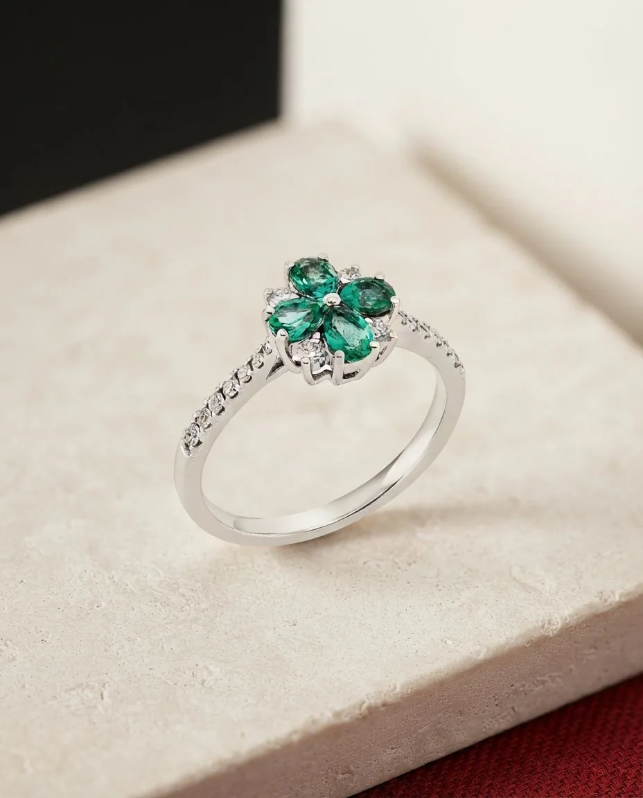 Ring 14 Karat Weißgold · drapiert