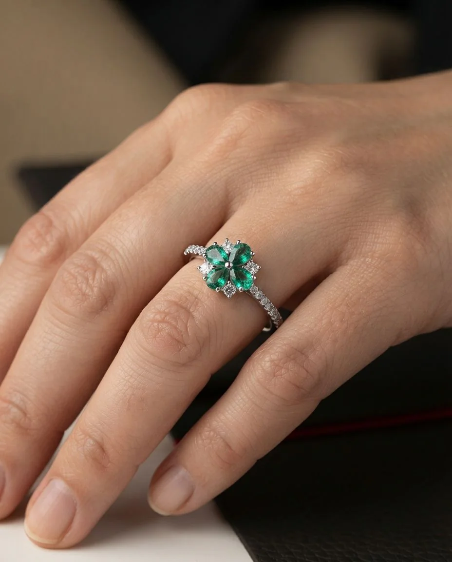 Ring 14 Karat Weißgold · getragen