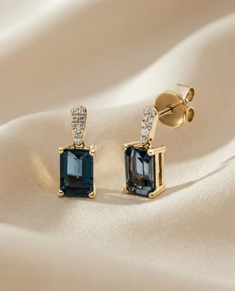 Ohrschmuck 18 Karat Gelbgold · drapiert