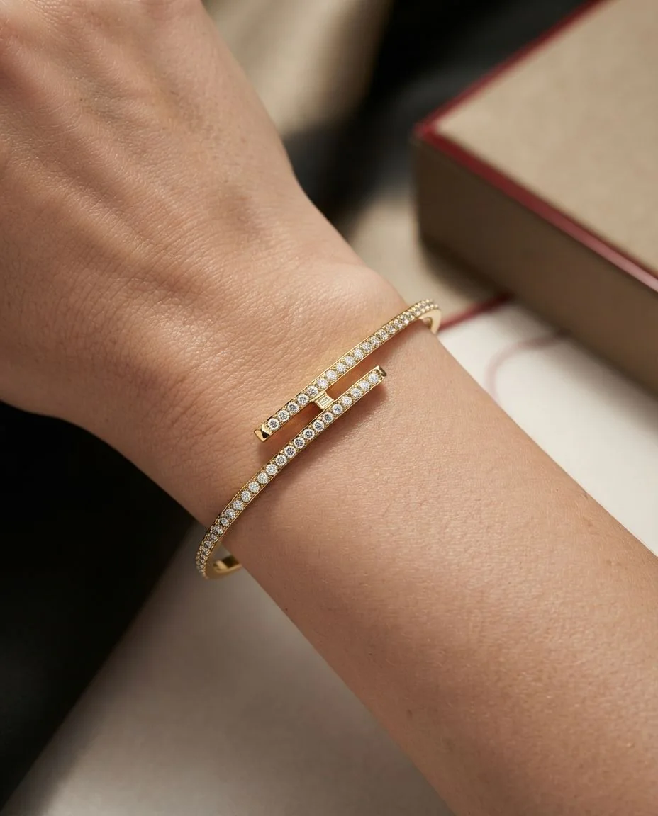 Armreif 18 Karat Gelbgold · getragen
