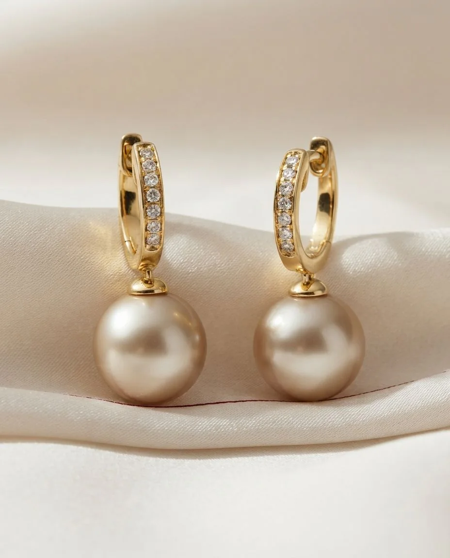 Ohrschmuck 18 Karat Gelbgold · drapiert