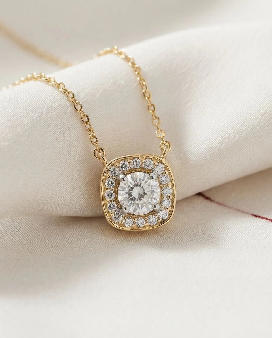 Collier 18 Karat Gelbgold · drapiert