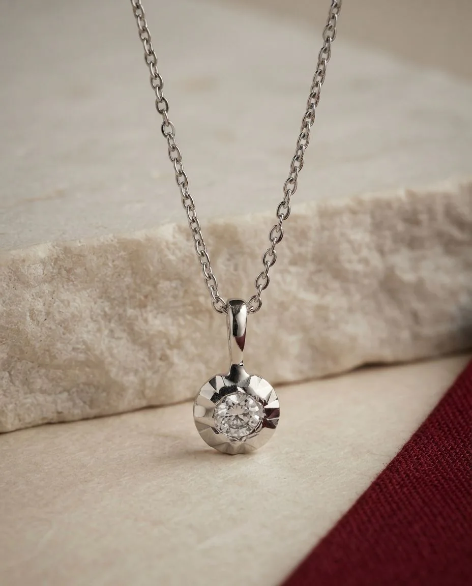 Collier 14 Karat Weißgold, mit Öse · drapiert