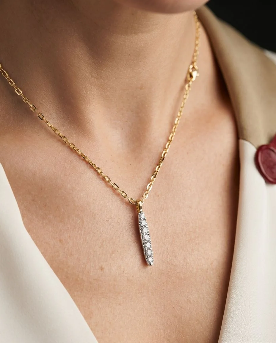 Collier 18 Karat Gelbgold, mit ZÖ 42 cm · getragen