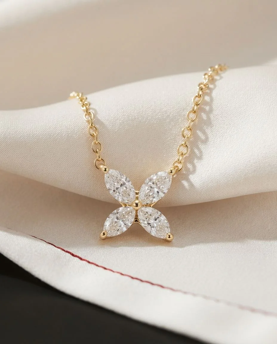 Collier 18 Karat Gelbgold, mit ZÖ 42 cm · drapiert