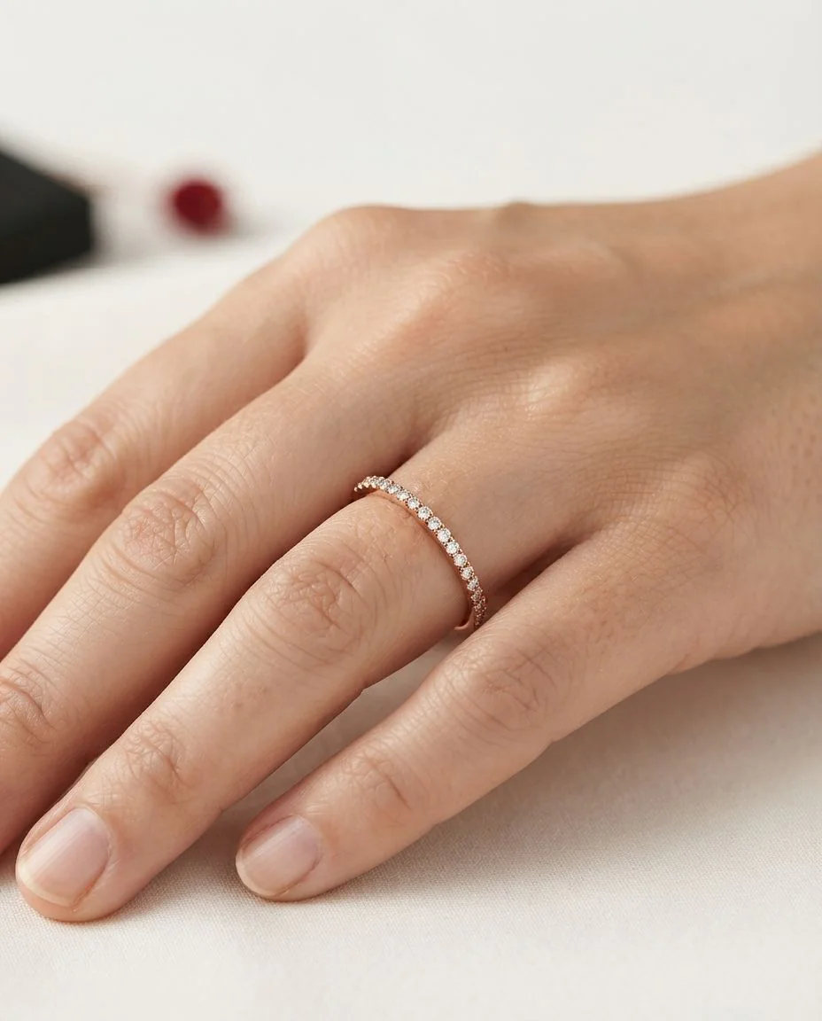 Ring 18 Karat Roségold · getragen