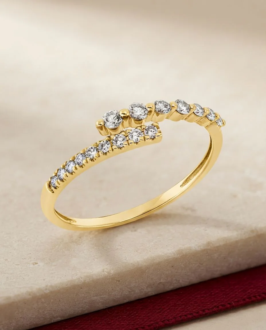 Ring 14 Karat Gelbgold · drapiert