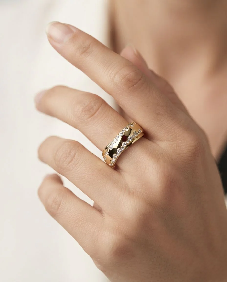 Ring 14 Karat Gelbgold · getragen