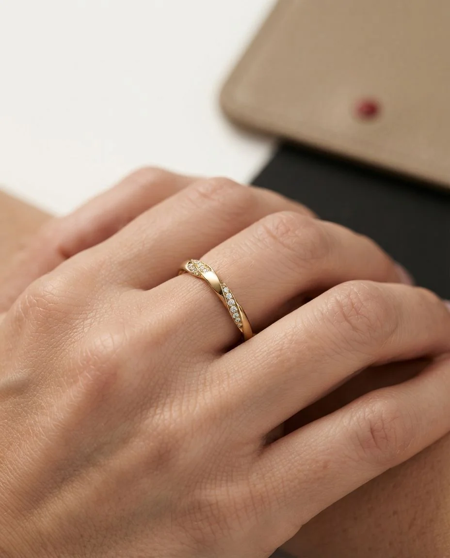 Ring 14 Karat Gelbgold · getragen