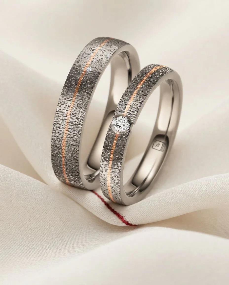 Eheringe Tantal Rotgold Drachenhaut TA95 & TA96 · drapiert