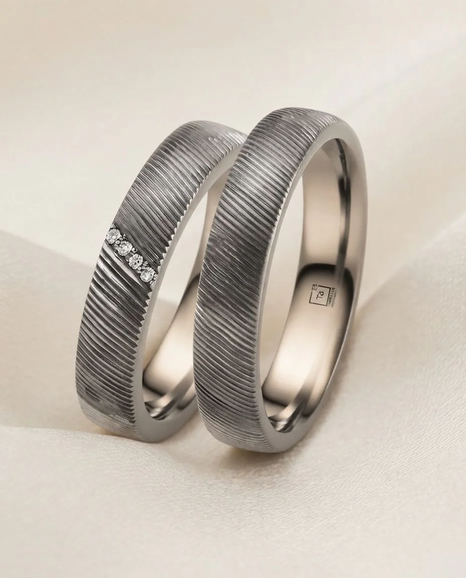 Eheringe Tantal Strukturiert Gravur TA59 & TA60 · drapiert