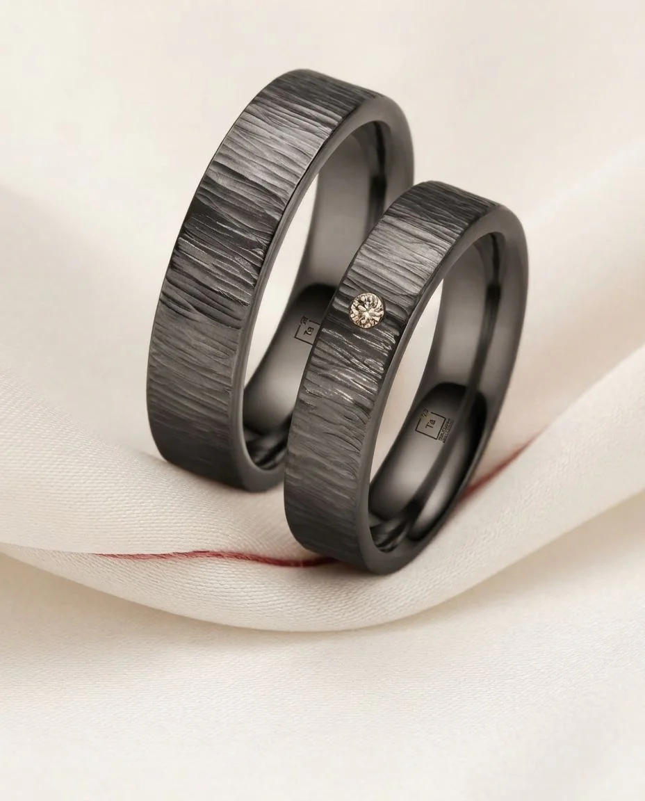 Eheringe Tantal Hammerschlag Groove TA09 & TA10 · drapiert