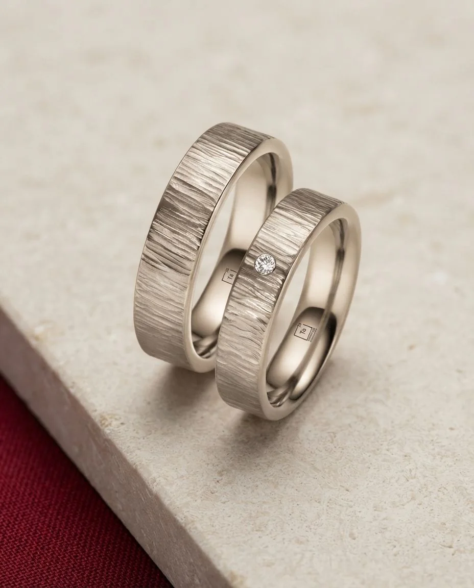 Eheringe Tantal Hammerschlag Groove TA09 & TA10 · drapiert