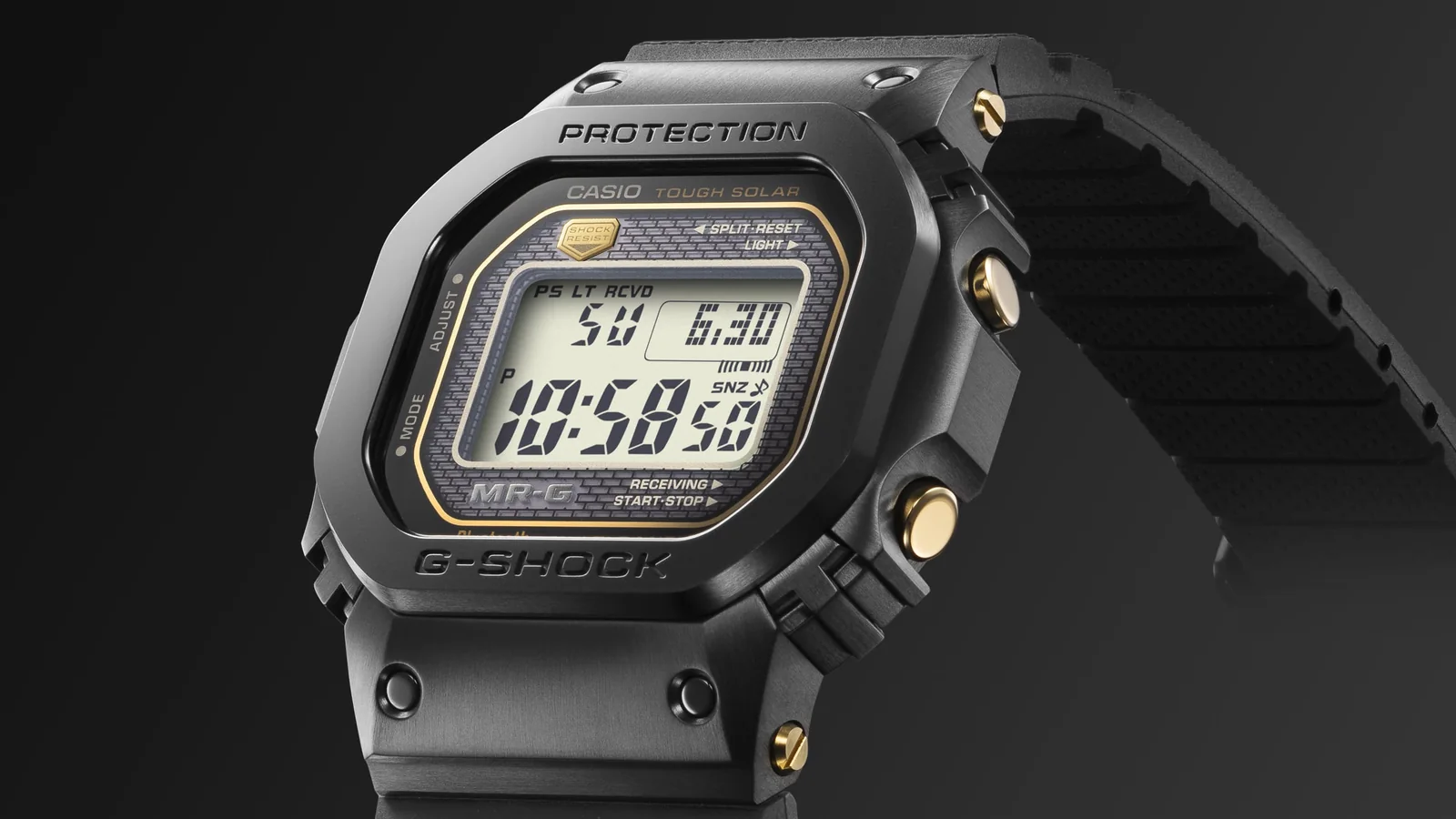 Die seitliche Nahaufnahme der G-SHOCK Armbanduhr MRG-B5000R-1 zeigt die goldfarbenen Bedientasten rechts außen am Gehäuse.