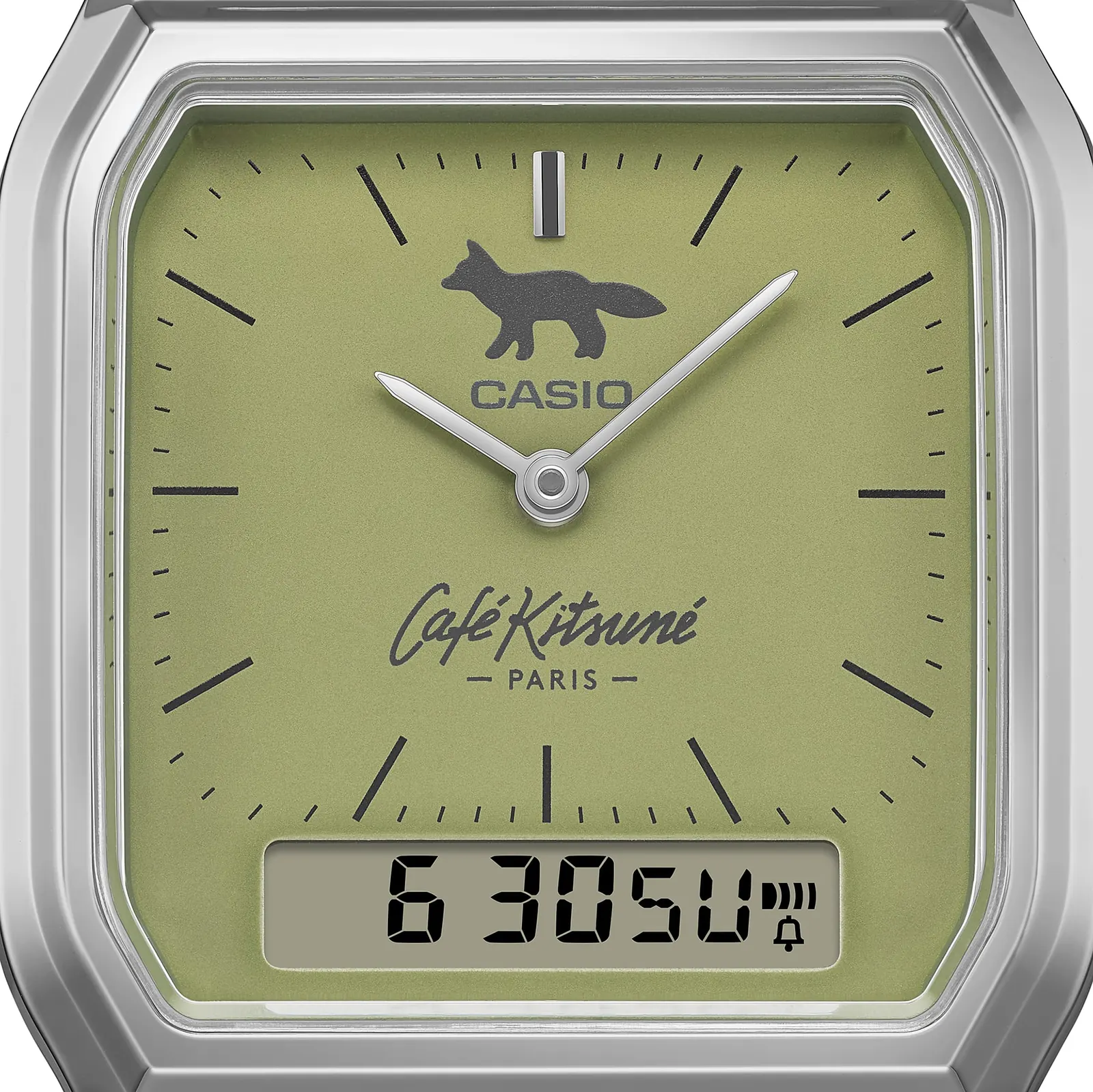 Das Zifferblatt der Armbanduhr AQ-230ECK-3AER hat einen grünen Matcha-Ton und ist mit dem Café Kitsuné Schriftzug und dem dazugehörigen Fuchs verziert