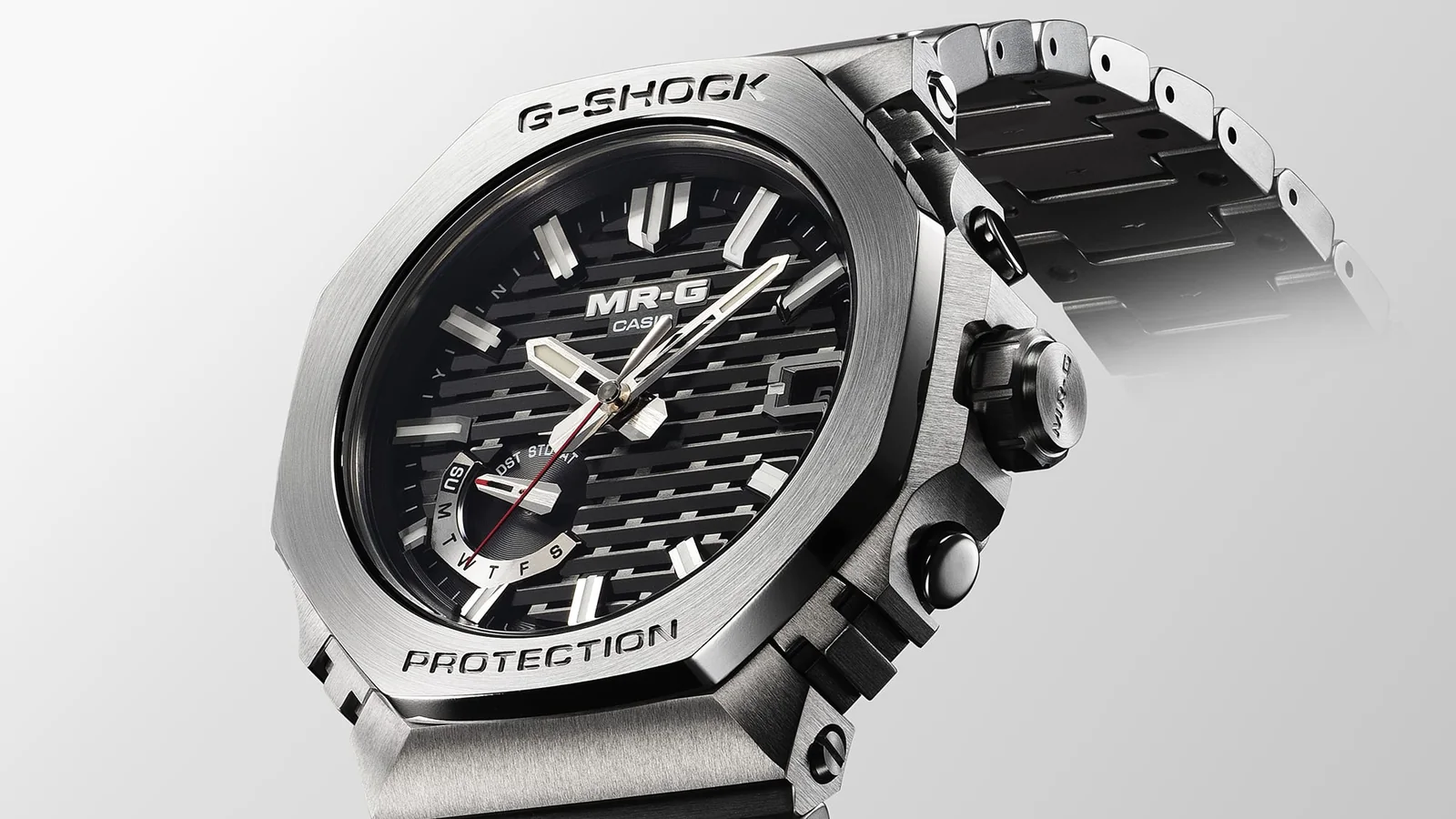 Die seitliche Ansicht der G-SHOCK Armbanduhr MRG-B2100D-1A zeigt die robusten Bedientasten rechts außen am Gehäuse.