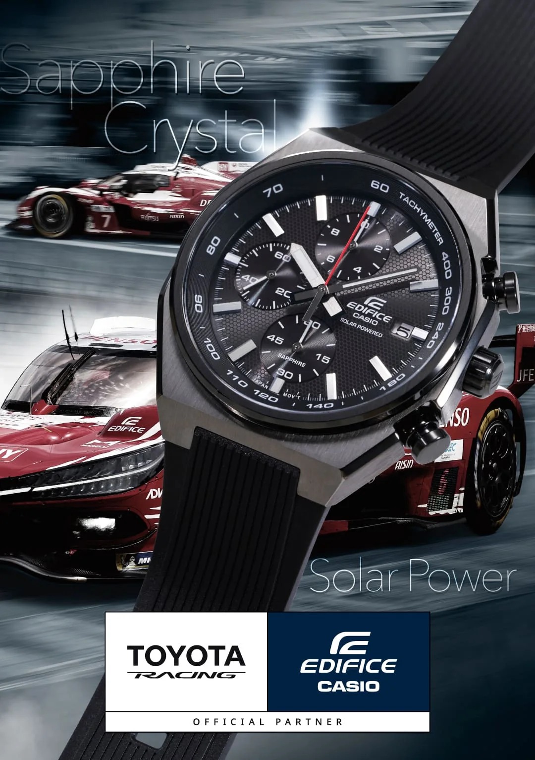 Neben der Armbanduhr EFS-S660PB-1AEF von EDIFICE und Rennwagen im Hintergrund sind die beiden Logos von TOYOTA RACING und EDIFICE als offizielle Partner zu sehen