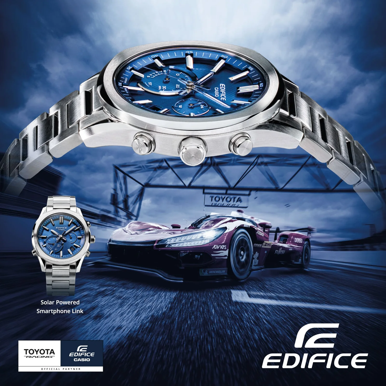 Die analoge Armbanduhr EQB-1300D-2AEF von EDIFICE ist neben einem Rennwagen von TOYOTA abgebildet