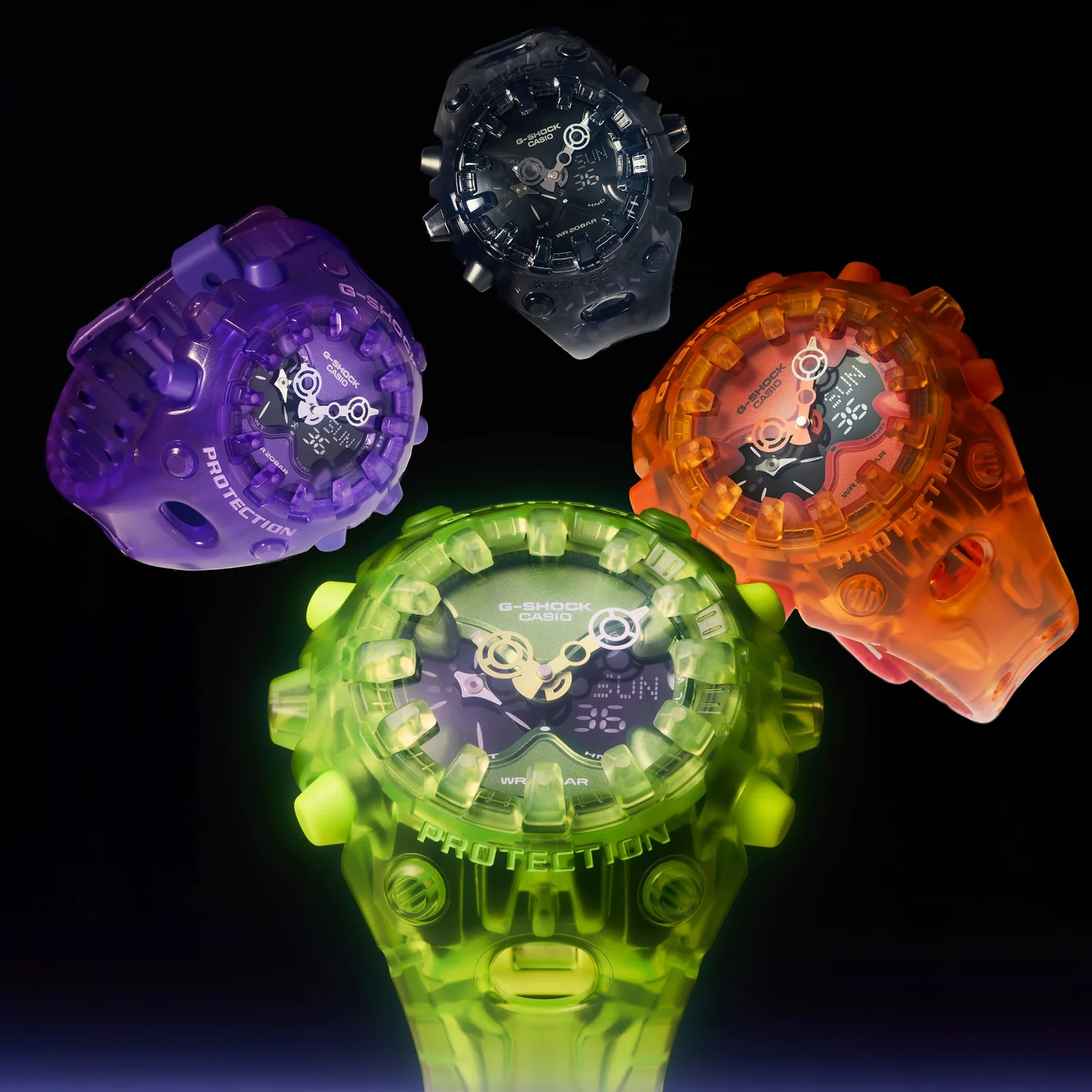 Vier halbtransparente Farbvarianten Violett, Orange, Grün und Dunkelgrau der GA-V01 Serie nebeneinander vor dunklem Hintergrund