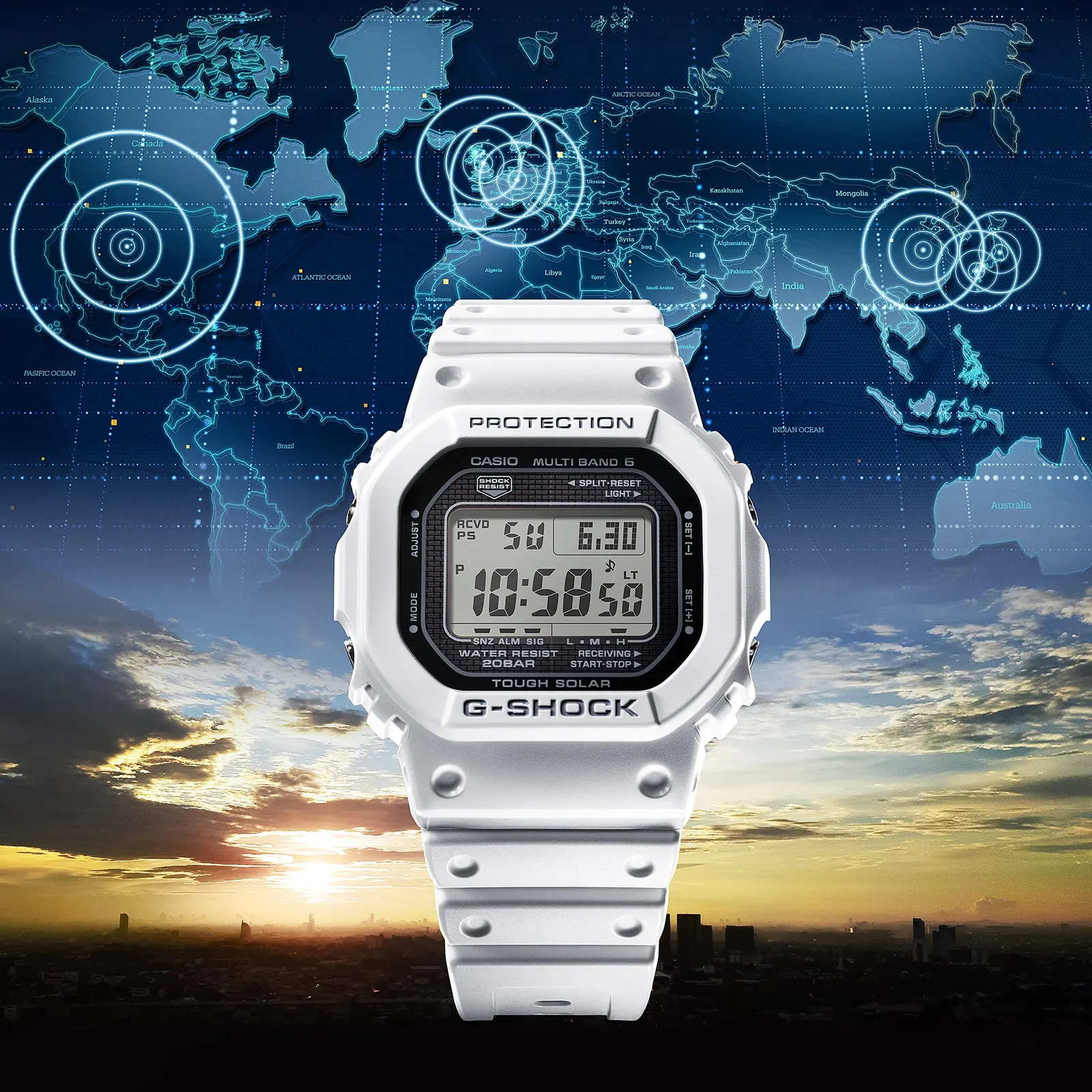 Die GW-5000HS-7 von G-SHOCK vor einer Landschaft bei Sonnenaufgang. In der oberen Hälfte ist die Weltkarte abgebildet.