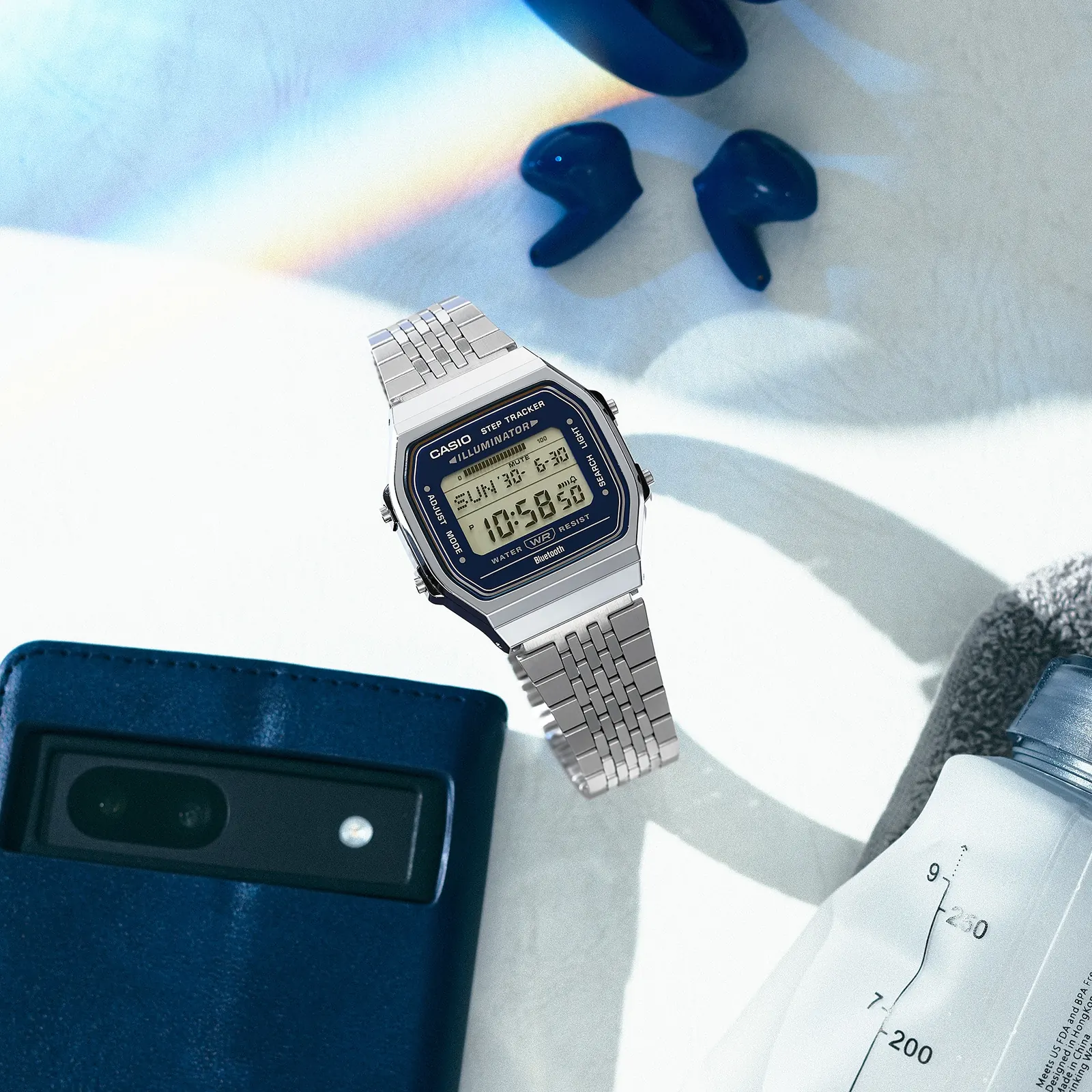 Die Armbanduhr ABL-100WE-2AEF der CASIO VINTAGE COLLECTION hat ein digitales Zifferblatt und ein Armband aus Edelstahl