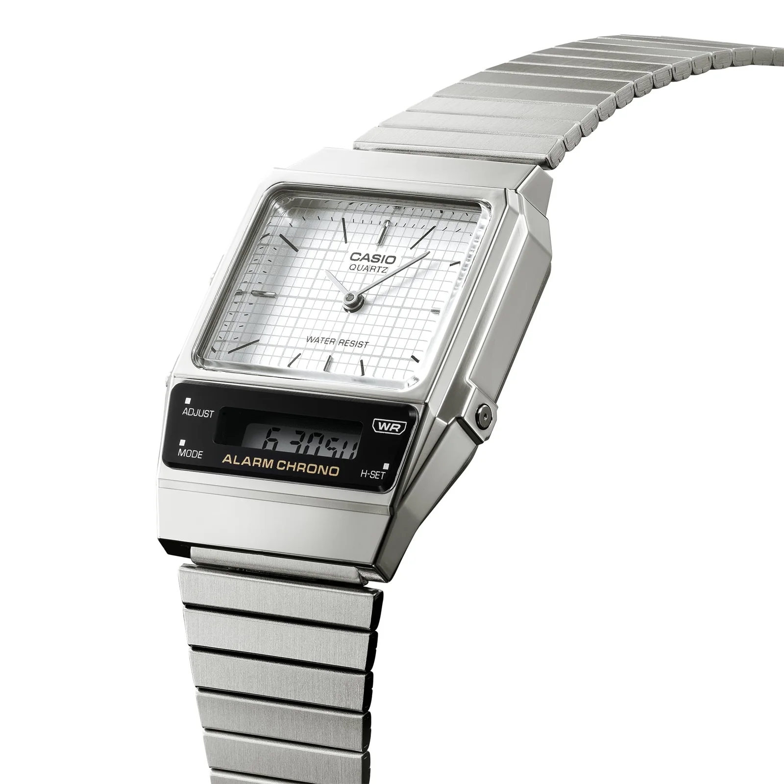 Nahaufnahme des digital-analogen Zifferblatts der CASIO VINTAGE COLLECTION Armbanduhr AQ-800E-7A in Silber mit Details.