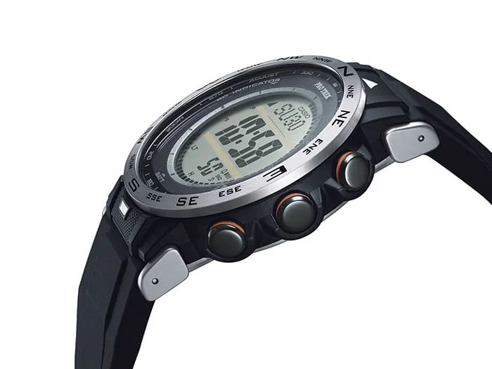 Die seitliche Nahaufnahme der PRO TREK Armbanduhr PRW-30-1A zeigt die Bedientasten in Schwarz und Orange außen am Gehäuse.
