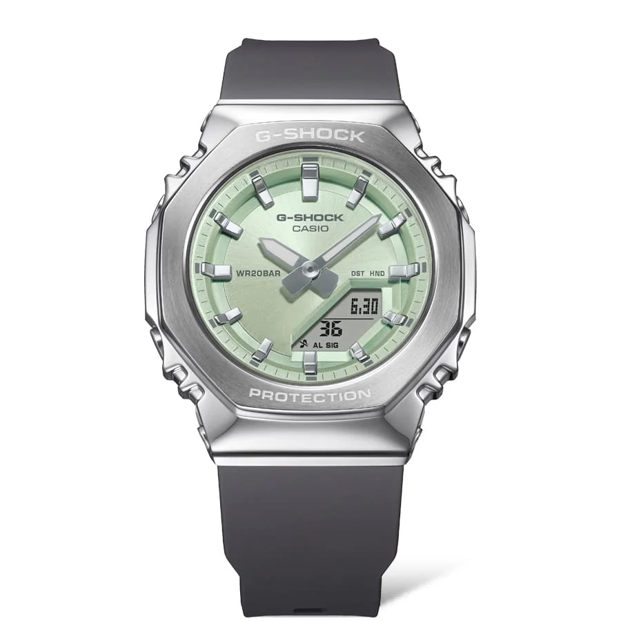 Gehäuse und Armband der G-SHOCK WOMEN Armbanduhr GM-S2110-3A direkt von vorn.