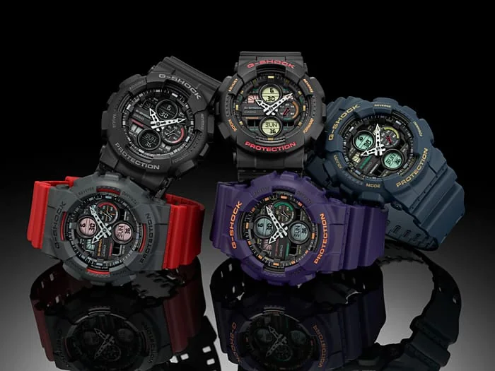 Die G-SHOCK Armbanduhr GA-140-1A1 neben vier anderen Modellen der CLASSIC GA-140 Serie.
