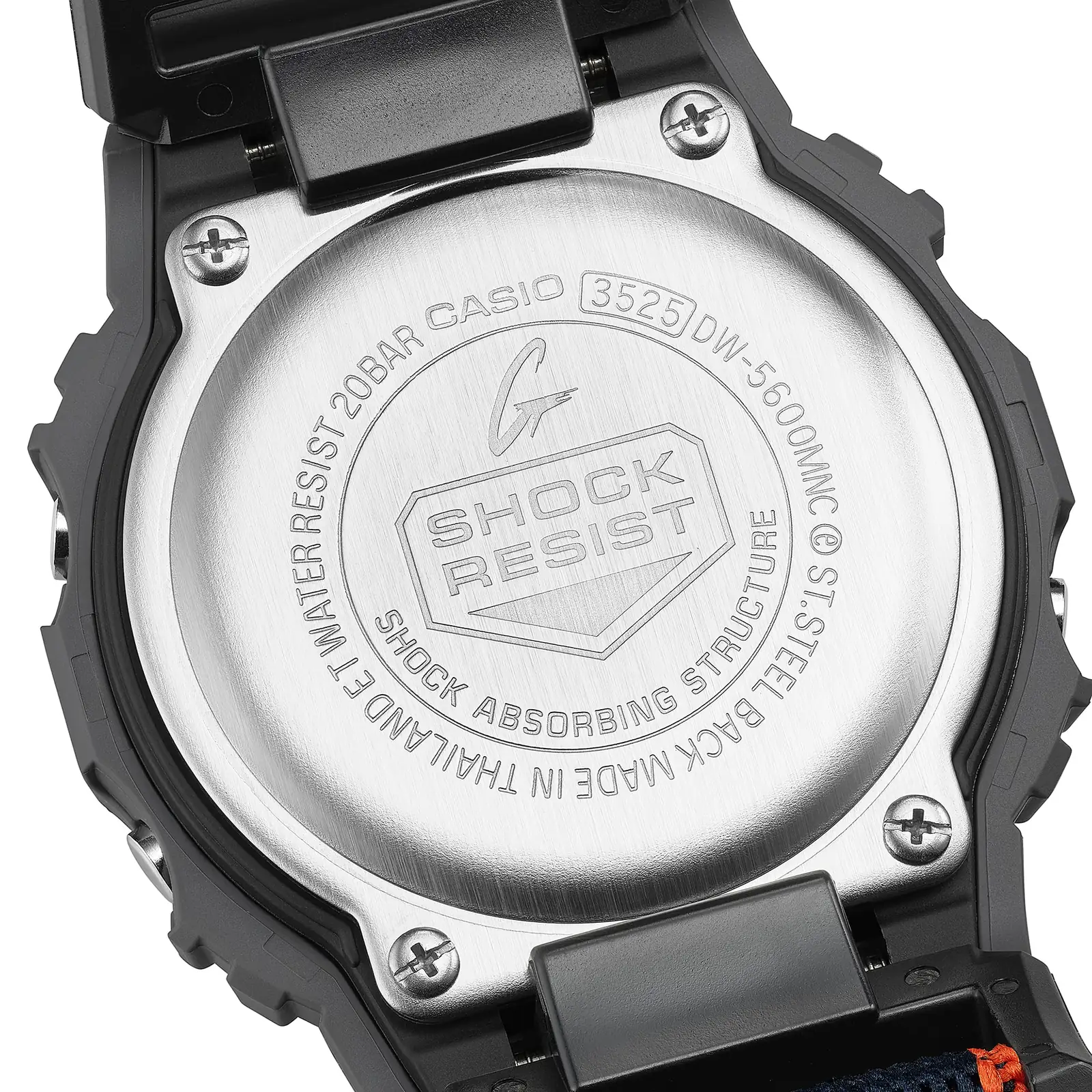 Gravierte Rückseite der Armbanduhr DW-5600MNC-8A2ER mit SHOCK RESIST Schriftzug