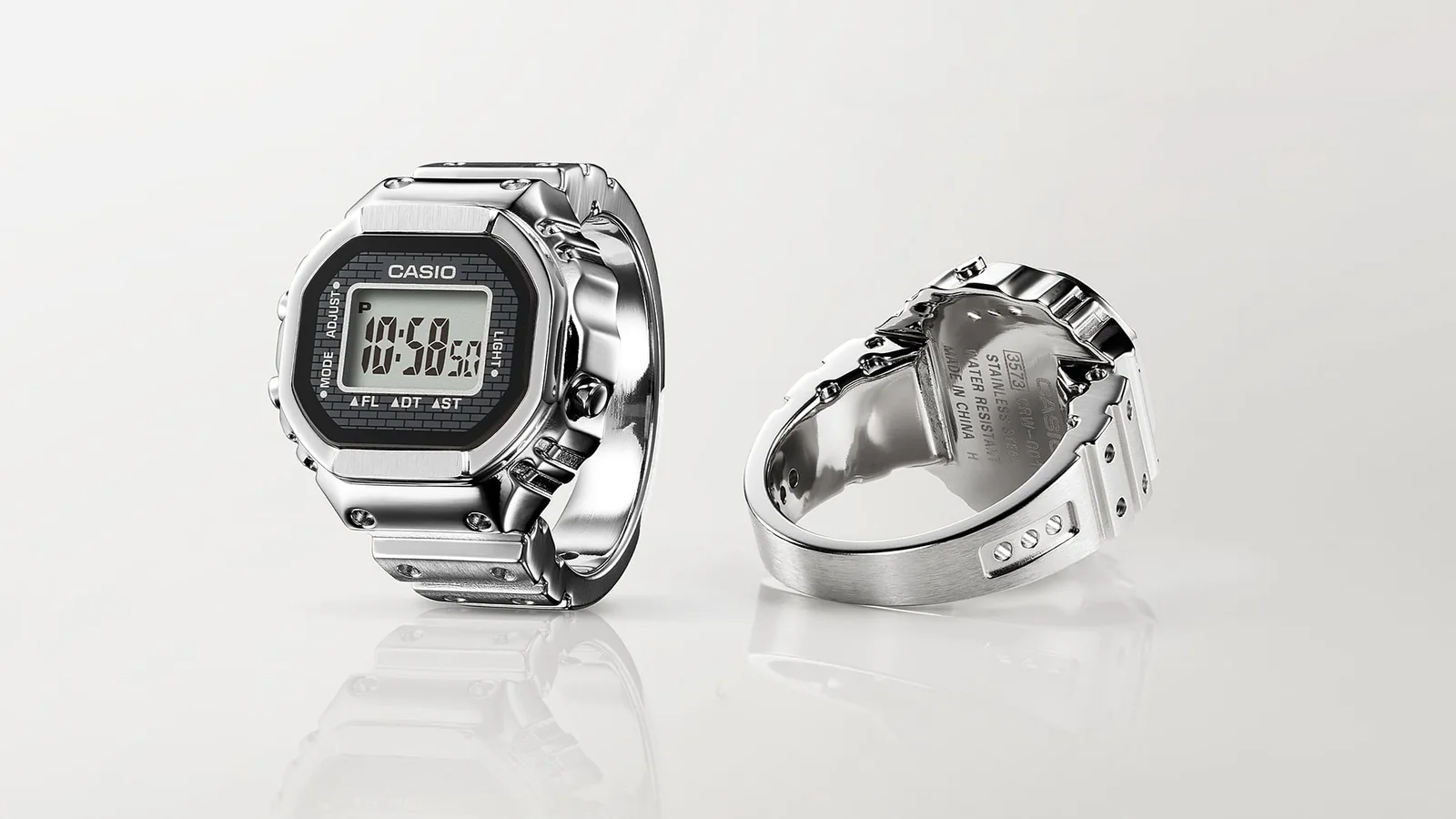 Vorder- und Rückseite der silberfarbenen CASIO Ringuhr